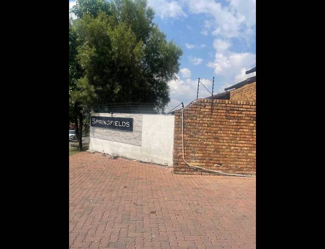 2 BEDROOM TOWNHOUSE FOR SALE IN BUCCLEUCH